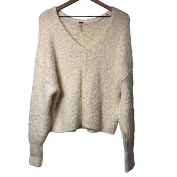 FREE PEOPLE FUZZY WHITE CREAM FUZZY V-NECK SWEATER SIZE XS 100% NYLON - Picture 1 of 6
